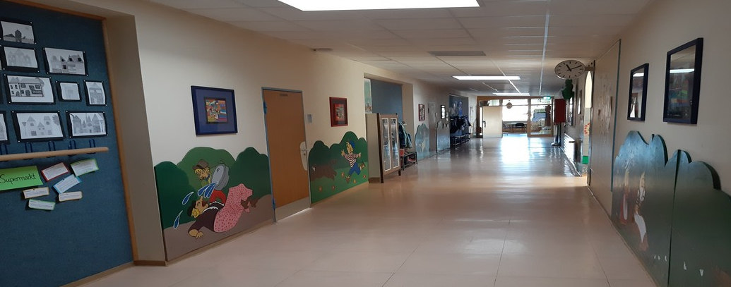 Der Schulflur in der Astrid Lindgren Schule